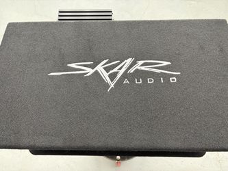 Skar audio Dual 8” subwoofer with amp
