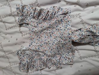 Cute ruffle blouse size L