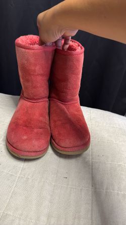 Uggs Tomato Red Size 6w