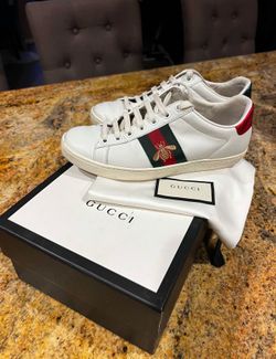 Gucci shoes with Bee