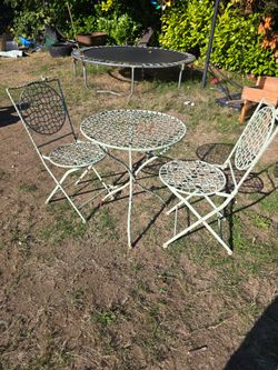 Metal Bistro Table with Little Birds and Chair Set