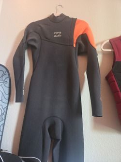 Billabong wetsuit medium