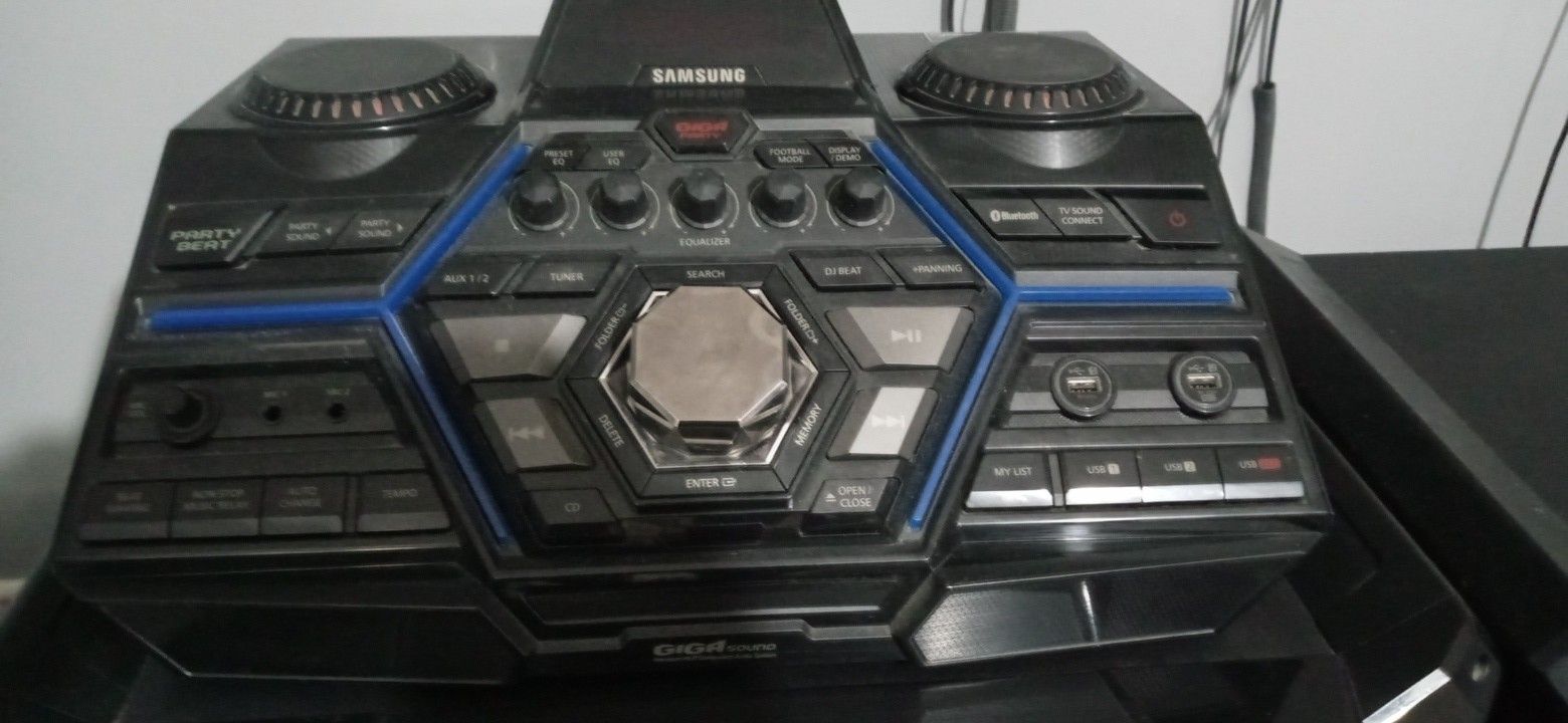 STERO Samsung 4000 Watt GiGA Sound Stereo System