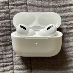 Apple AirPods Pros 1st Generation (PRE-OWNED)