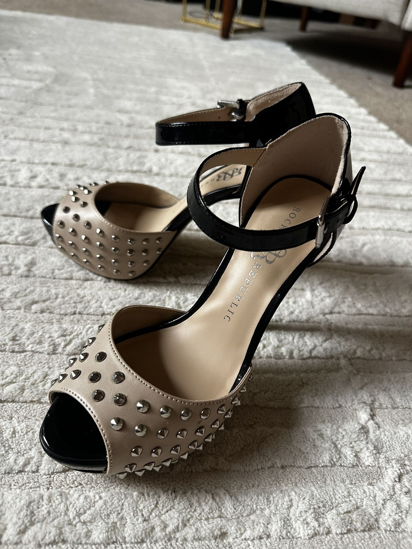 Rock And Republic Black And Creme Heels
