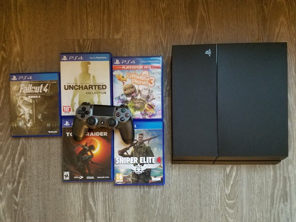 PS4 + Controller +5 games