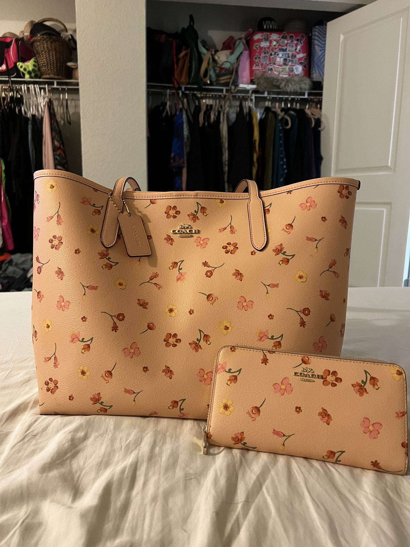 Coach Tote Purse And Matching Wallet 
