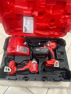 Milwaukee M18 Drill & Impact Driver Combo Kit