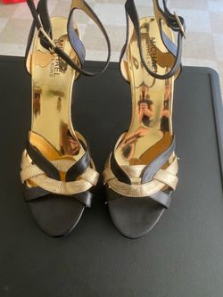 Michael Kors heels size 9M  so cute style  the heels are 4” tall