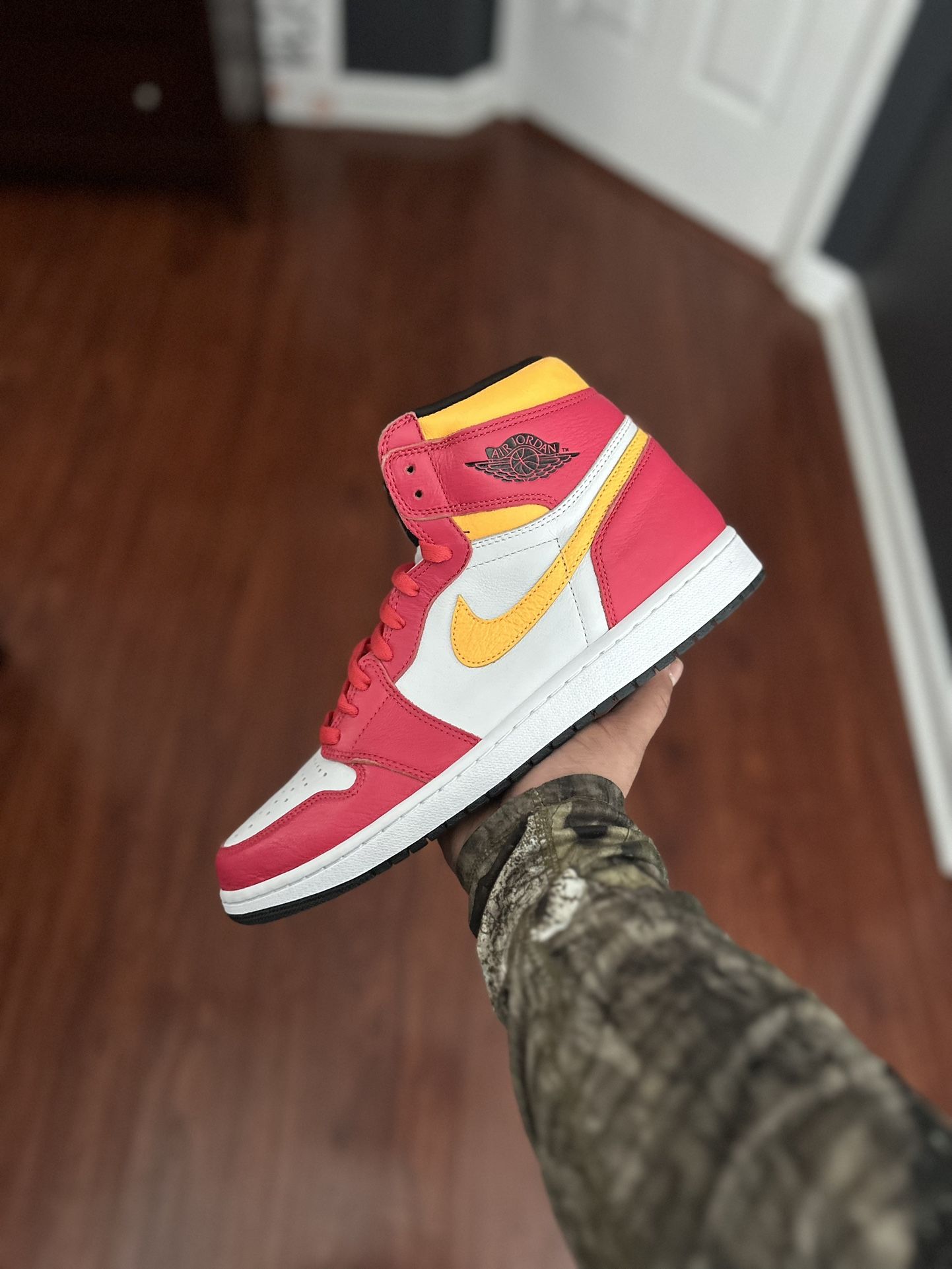 Jordan 1 Light Fusion Red Sz 13
