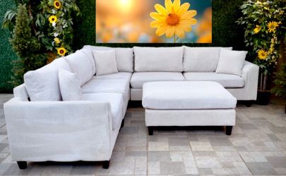 Free Delivery 🚚 Used Cream 6 piece Modular Sectional Couch w/Ottoman