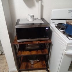  Toaster Coffee Maker Refrigerator Microwave  Blender Table Chairs Kitchen Tvs