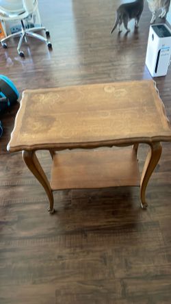 FREE TABLE MUST PICK UP