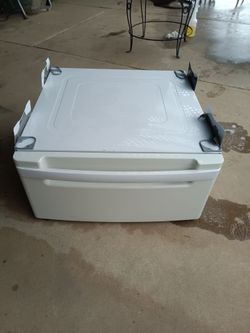 Pedestal washer/dryer