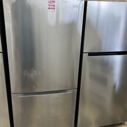 Like New Scratch And Dent Stainless Fridge 