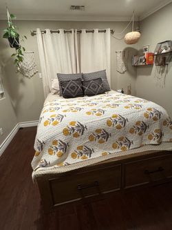 Wood Storage Queen Bed Frame with Drawers