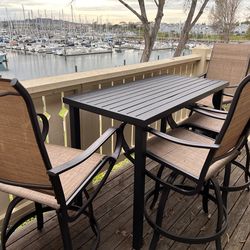 Outdoor Bar Set (4 Bar Height Swivel Chairs, 1 Table)