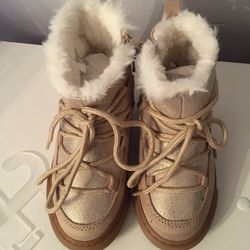 NWT Girls sz 9 Fur Boots