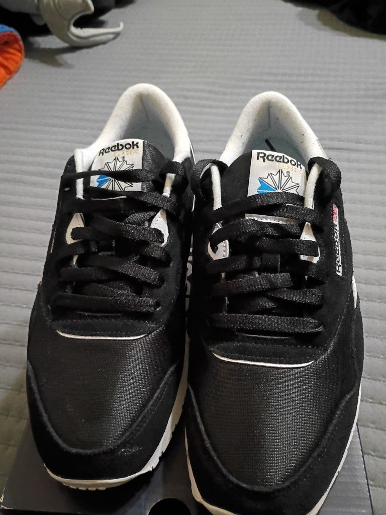 Reebok Black/White