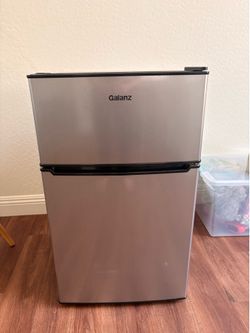 Galanz Mini Fridge with Freezer