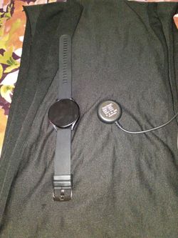 Galaxy watch5....used/like new reset ready to use