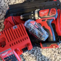 Milwaukee M18 Hammer Drill Kit 