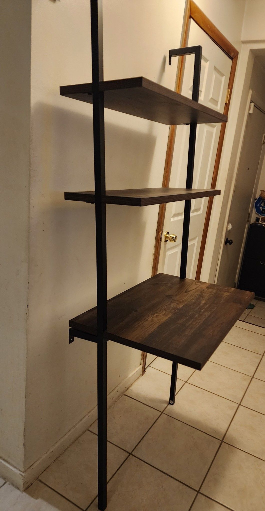 Furniture -leaning Shelf