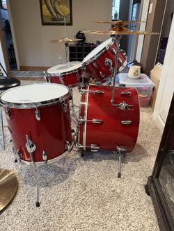 Vintage Drum Set