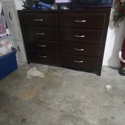chest of drawers