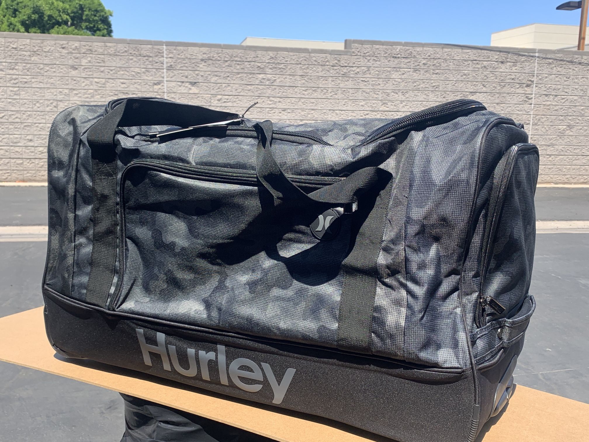Hurley 30in Duffle Bag With Wheels
