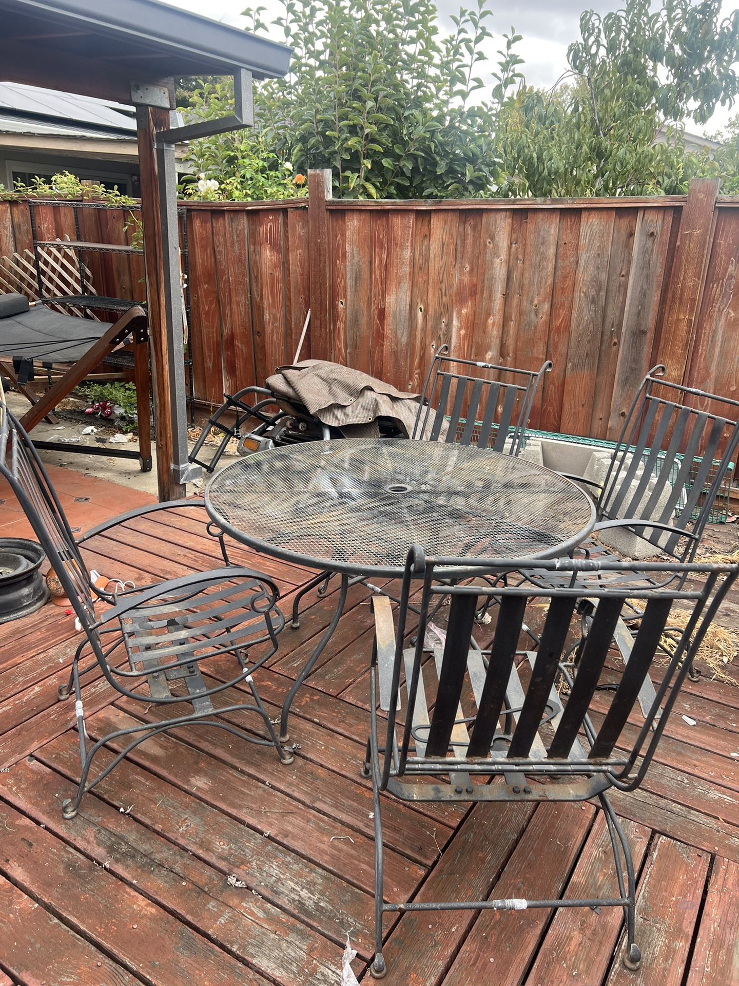 IRON PATIO SET