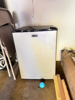 Mini fridge