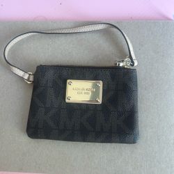 Micheal Kors  Wristlet Wallet 
