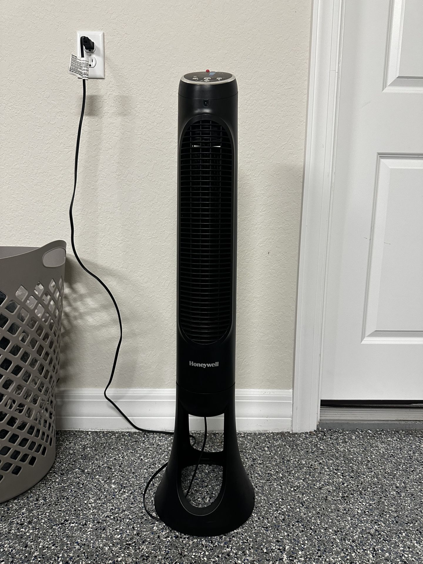 Honeywell QuietSet 8-Speed Tower Fan - Gently Used, Great Condition