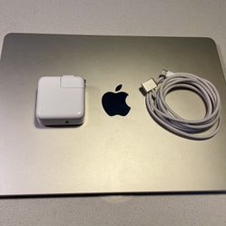 MacBook Air 13” M2 2022 256gb Used Good Condition