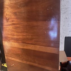 Dining Table In Great Condition. Has Two Additional Center Pieces 
