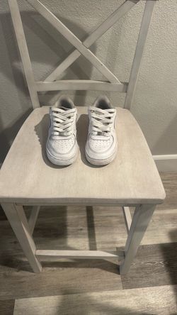 Nike Air Force 1 White Low-Top Sneakers size 4