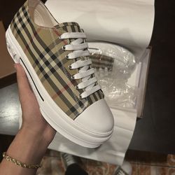 Burberry shoes