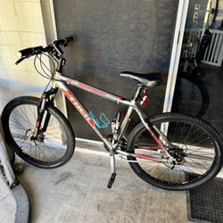 Trek 3500 3 Series Mountain Bike – Adult Size (18” Frame / 26” Wheels)