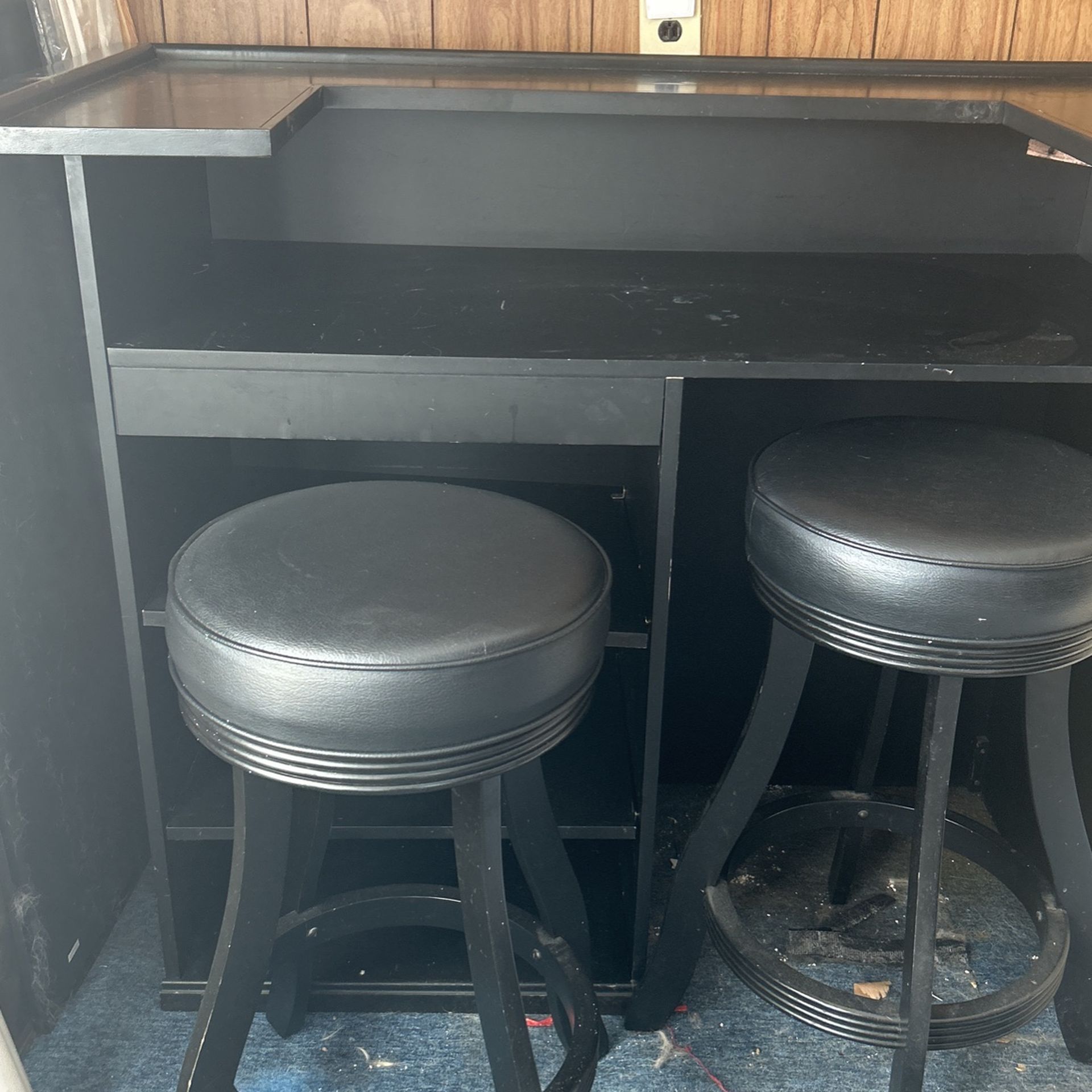 Bar and 2 Bar stools