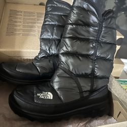 North Face Girls Amore Boots for Sale in Queens NY OfferUp