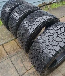 Set of Tires 33x12.50R20