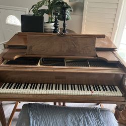 Baby Grand Piano. Vintage 