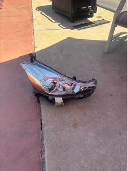 RIGHT HEADLIGHT 2015-2017 TOYOTA PRIUS “” V”” AFTERMARKET.