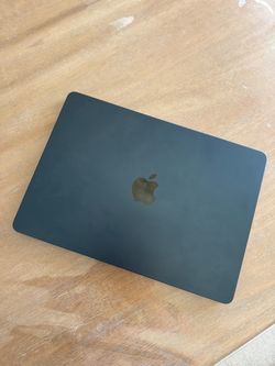 MacBook Air M4 Base Model Midnight Color