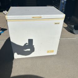 Chest Freezer -5Cu - Magic Chef