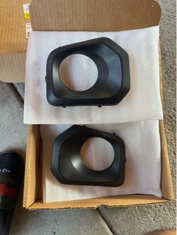 2016-25 Toyota Tacoma fog lights bezel