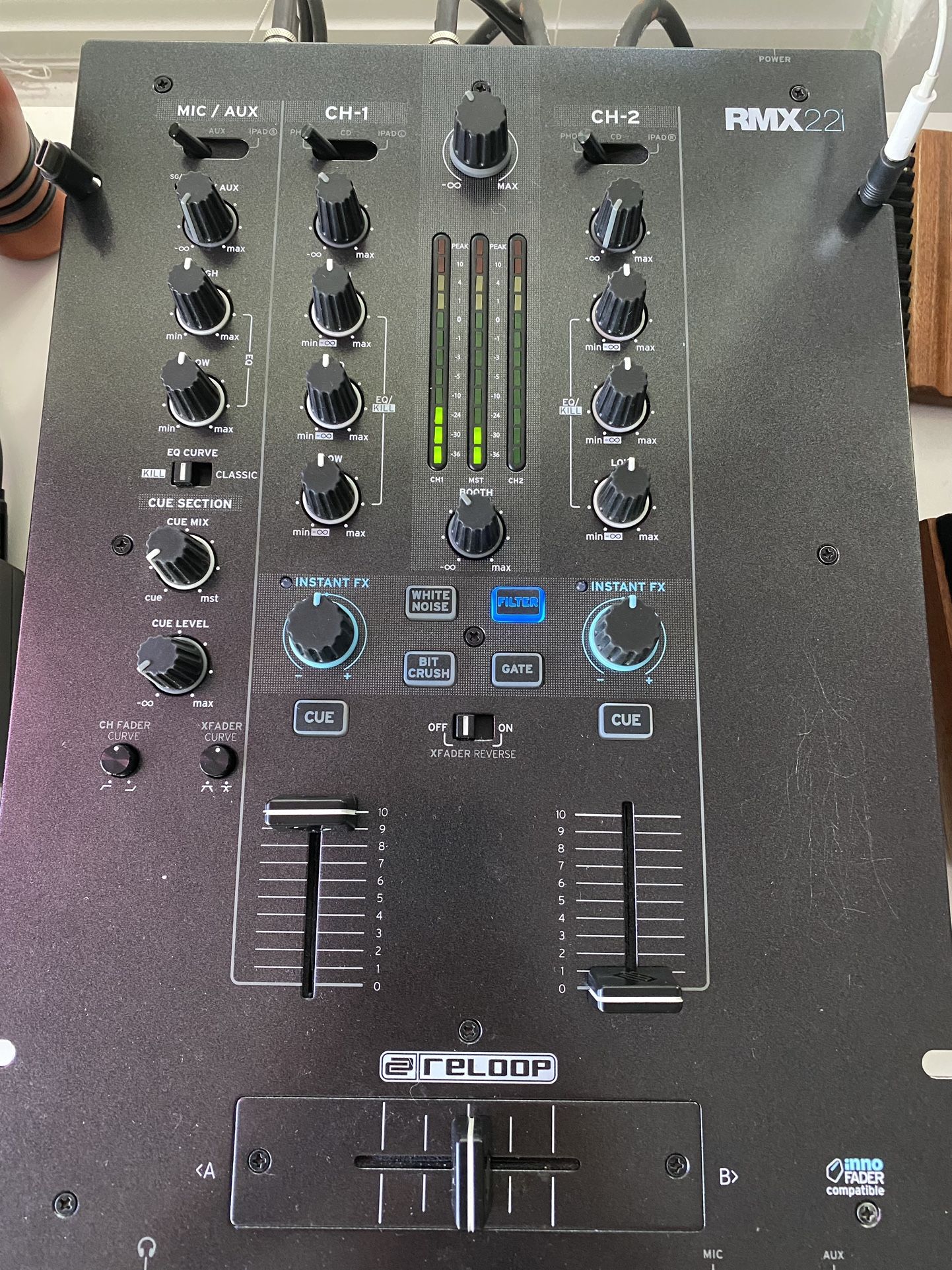 Reloop 2 (+1) Channel Mixer - RMX22i