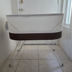 Snoo S1000 With Power Cord, Box, And Various Snoo Swaddles