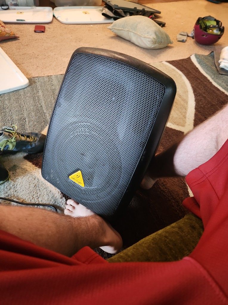 Behringer Portable Amp